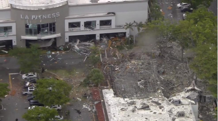 В торговом центре Флориды прогремел мощный взрыв. Пострадали десятки человек В торговом центре Флориды прогремел мощный взрыв. Пострадали десятки человек