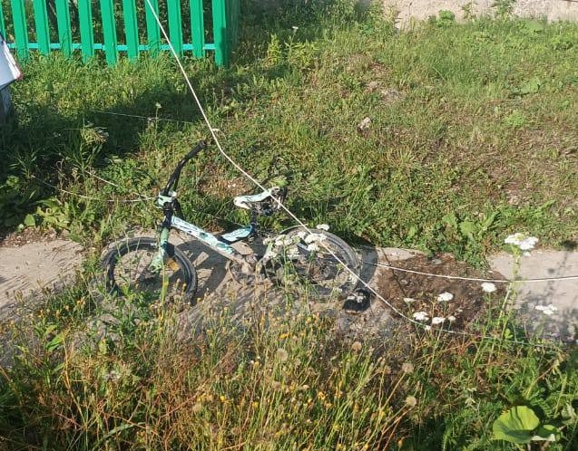 Пятилетнего мальчика убило током во время езды на велосипеде на Урале | На Урале пятилетний ребёнок погиб из-за падения на него электрического провода Пятилетнего мальчика убило током во время езды на велосипеде на Урале | На Урале пятилетний ребёнок погиб из-за падения на него электрического провода