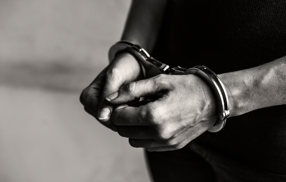 Студент расстрелял подростка через дверь за слишком громкий стук Студент расстрелял подростка через дверь за слишком громкий стук