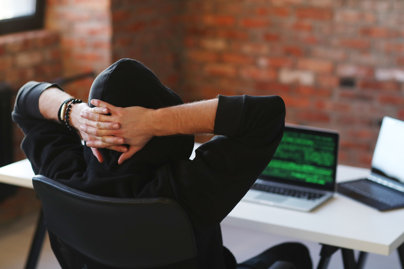 Фейковые чаты на работе: как мошенники обманывают россиян через Telegram | МВД: мошенники подделывают рабочие чаты для кражи данных Фейковые чаты на работе: как мошенники обманывают россиян через Telegram | МВД: мошенники подделывают рабочие чаты для кражи данных