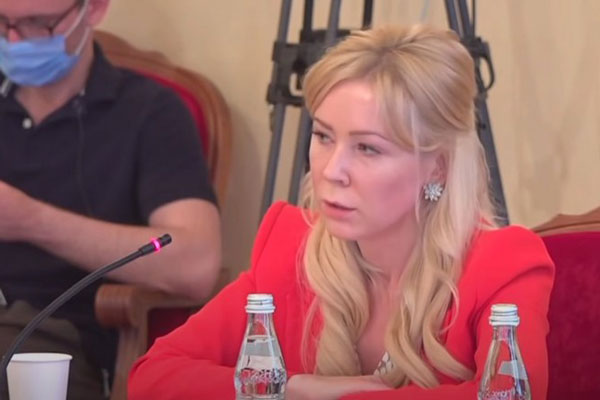 Мизулина-младшая пообещала в День России концерт, парад самолётов и салют в Minecraft Мизулина-младшая пообещала в День России концерт, парад самолётов и салют в Minecraft