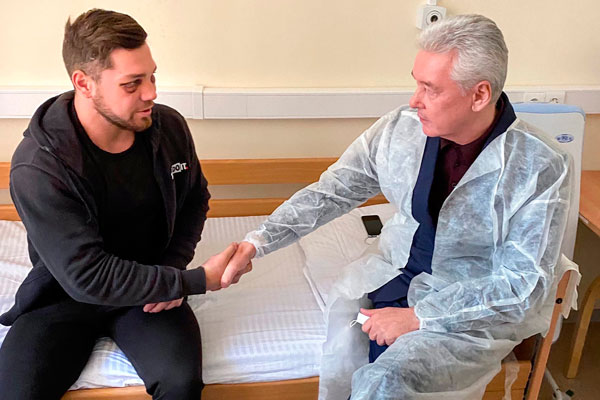 Собянин поручил выделить избитому пассажиру помощь в два миллиона рублей Собянин поручил выделить избитому пассажиру помощь в два миллиона рублей