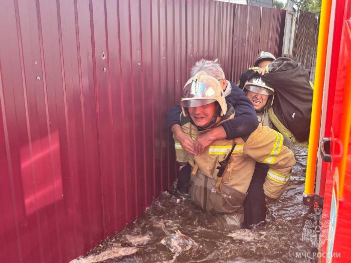После паводка в Красноярском крае вода осталась в домах и не уходит: затопило около 300 строений | Жители Красноярского края пожаловались на затопленные дома После паводка в Красноярском крае вода осталась в домах и не уходит: затопило около 300 строений | Жители Красноярского края пожаловались на затопленные дома
