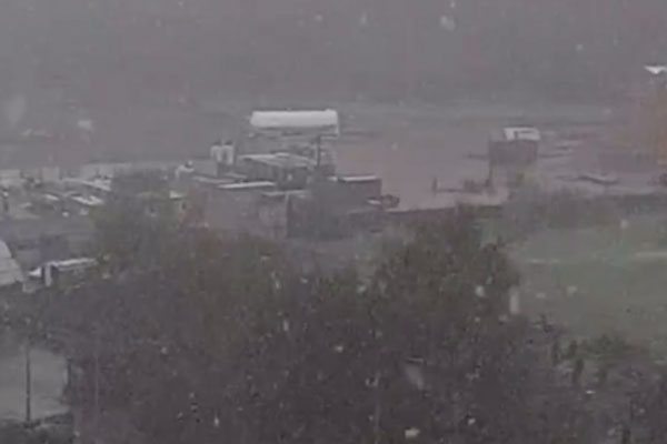 На Москву и Подмосковье обрушился первый майский снегопад | В Москве и Подмосковье выпал майский снег На Москву и Подмосковье обрушился первый майский снегопад | В Москве и Подмосковье выпал майский снег