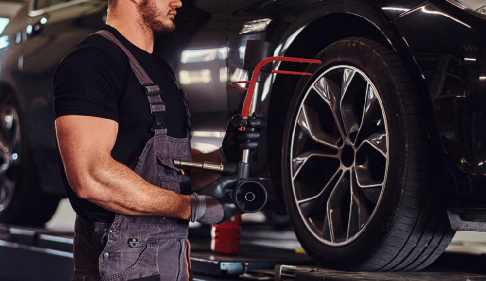 Готовите машину к сезону? Весной шиномонтаж станет дороже на 10–15 %. 4 способа сэкономить — без ущерба безопасности | Шиномонтаж подорожает на 10–15 % весной 2026: 4 способа сэкономить