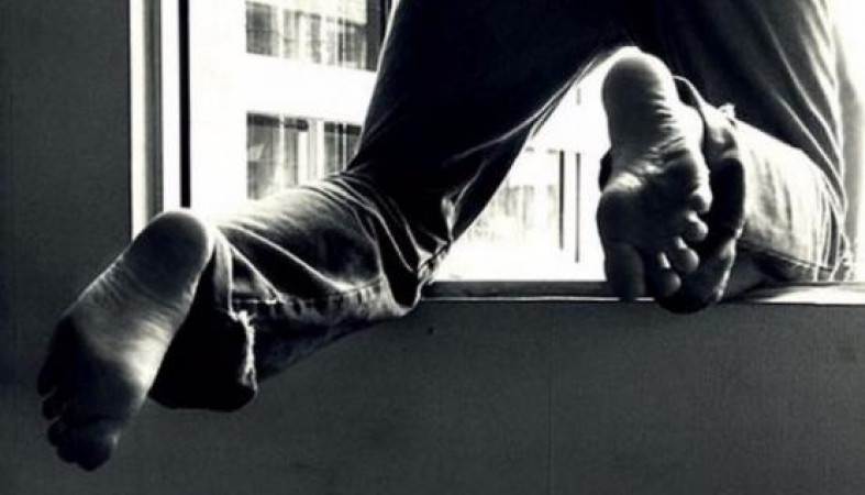 Мужчина пытался выброситься из окна в Петрозаводске