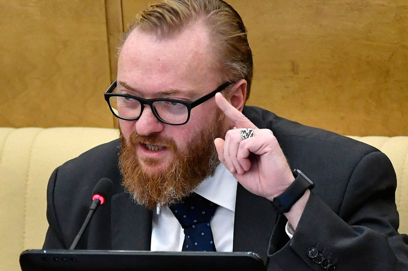 В Госдуме предложили увольнять женщин из-за откровенных нарядов | Депутат Милонов призвал увольнять сотрудниц, которые носят откровенные наряды в офисе