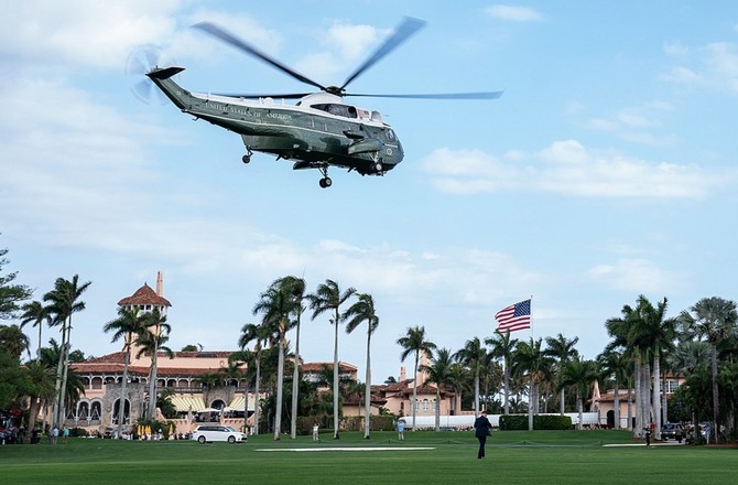С Трампа сняли арест, он вылетел в поместье Мар-а-Лаго