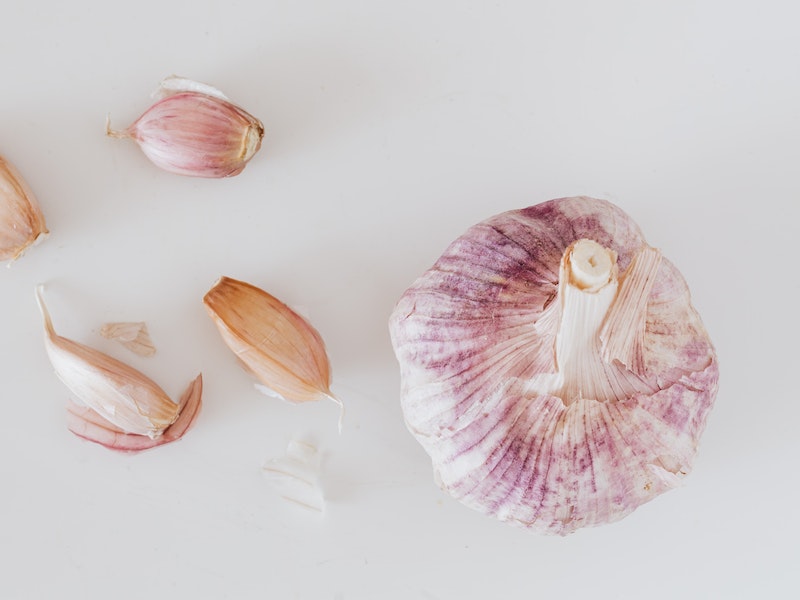 Ученые доказали, что привычный овощ снижает сахар в крови и холестерин | Nutrients: ученые проверили, как чеснок влияет на холестерин и сахар в крови