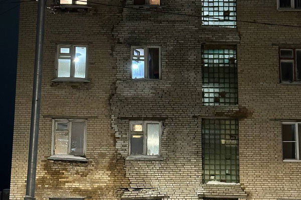 Треснувший многоэтажный дом в Пересвете: история халатности и бездействия Треснувший многоэтажный дом в Пересвете: история халатности и бездействия