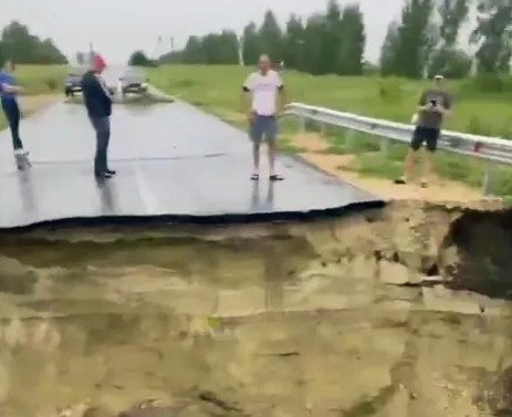 В Ульяновской области из-за ливня частично обрушился мост   | Ливень разрушил мост в Ульяновской области  