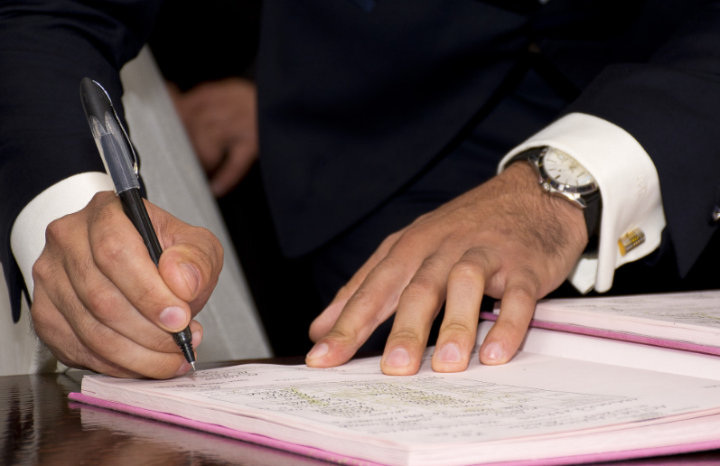 В Раду внесли законопроект о регистрации однополых браков между военными В Раду внесли законопроект о регистрации однополых браков между военными