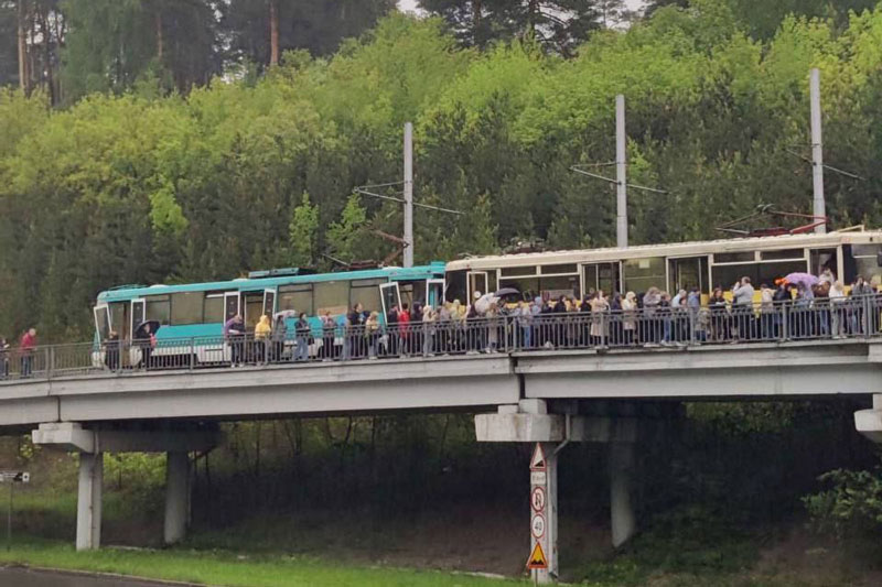 Шокирующее столкновение трамваев в Кемерово: 67 пострадавших, два человека вылетели из салона на дорогу! Видео | На Кузбассе в ДТП с двумя трамваями пострадали 67 человек Шокирующее столкновение трамваев в Кемерово: 67 пострадавших, два человека вылетели из салона на дорогу! Видео | На Кузбассе в ДТП с двумя трамваями пострадали 67 человек