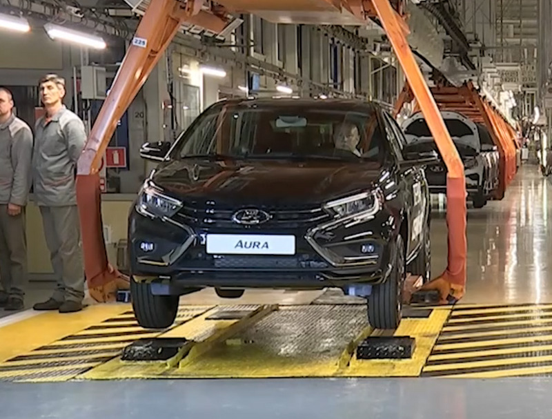 «Она мне понравилась»: Владимир Путин о новой модели Lada Aura | Путин похвалил новую модель Lada Aura и дал старт серийному производству 