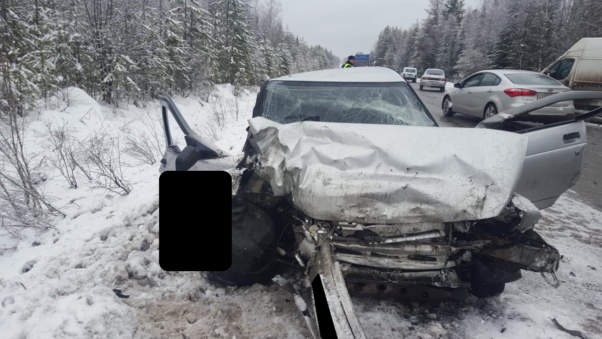 Два человека погибли на Среднем Урале в результате выезда фургона на встречную полосу Два человека погибли на Среднем Урале в результате выезда фургона на встречную полосу