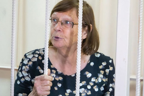 «Зачем ты сюда ходишь?!»: мать челябинского маньяка попала в скандал в храме, где раньше работала «Зачем ты сюда ходишь?!»: мать челябинского маньяка попала в скандал в храме, где раньше работала