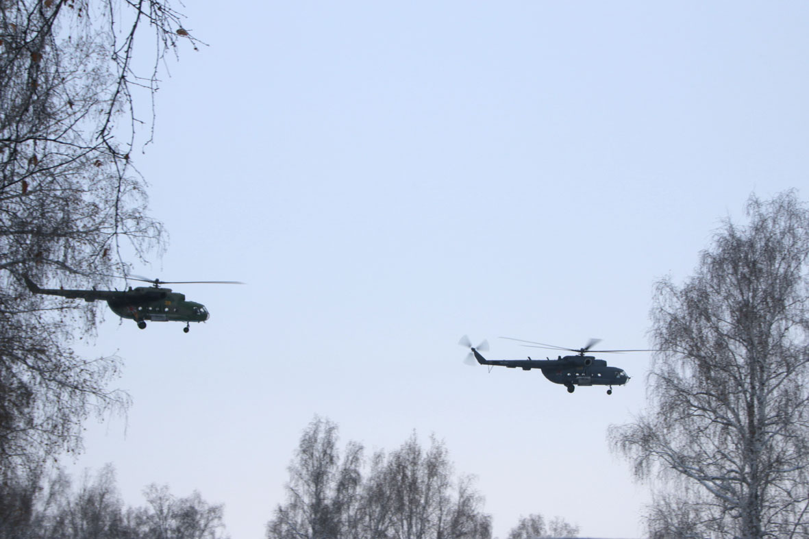 Военные летчики и спасатели заняли позиции по траектории старта «Союза ТМА-19М»