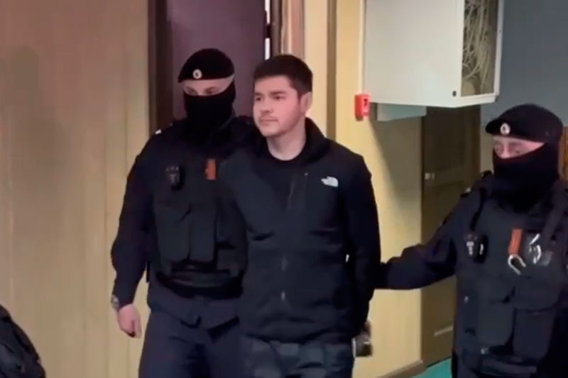 «Я не опасен для общества!»: Аяза Шабутдинова снова оставили под арестом на 6 месяцев | Аяз Шабутдинов остается под арестом: срок увеличен до полугода «Я не опасен для общества!»: Аяза Шабутдинова снова оставили под арестом на 6 месяцев | Аяз Шабутдинов остается под арестом: срок увеличен до полугода