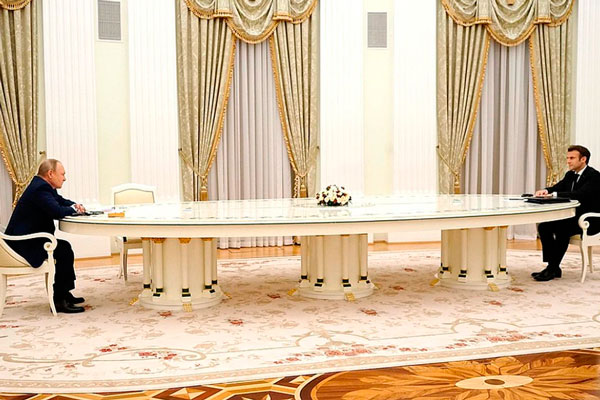 Макрон на встрече с Путиным заявил о надежде найти ответ на украинский вопрос Макрон на встрече с Путиным заявил о надежде найти ответ на украинский вопрос