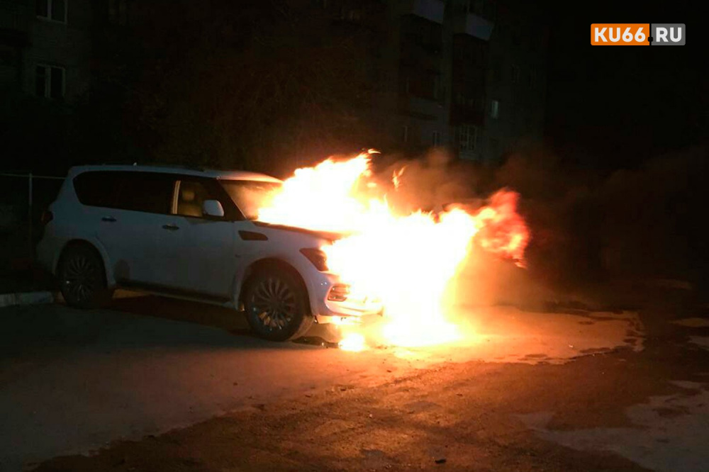 Пожар в центре Москвы уничтожил почти новый автомобиль Aurus Senat. Видео | В центре Москвы загорелся Aurus Senat: ущерб до 29 млн рублей Пожар в центре Москвы уничтожил почти новый автомобиль Aurus Senat. Видео | В центре Москвы загорелся Aurus Senat: ущерб до 29 млн рублей