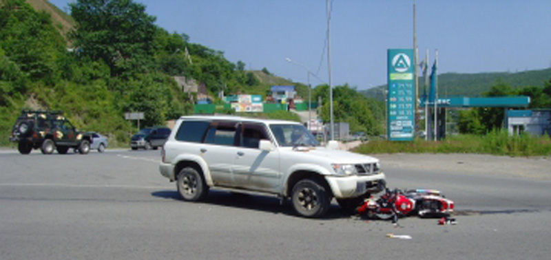 Во Владивостоке в ДТП пострадал 30-летний мотоциклист