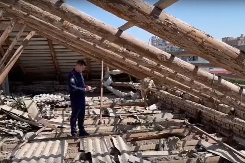 Дети пострадали из-за сорвавшейся крыши школы в Краснодаре | В Краснодаре снесло крышу школы, пострадали около 12 детей