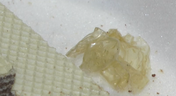 В Татарстане ребенок едва не сжевал с вафлями использованный презерватив В Татарстане ребенок едва не сжевал с вафлями использованный презерватив