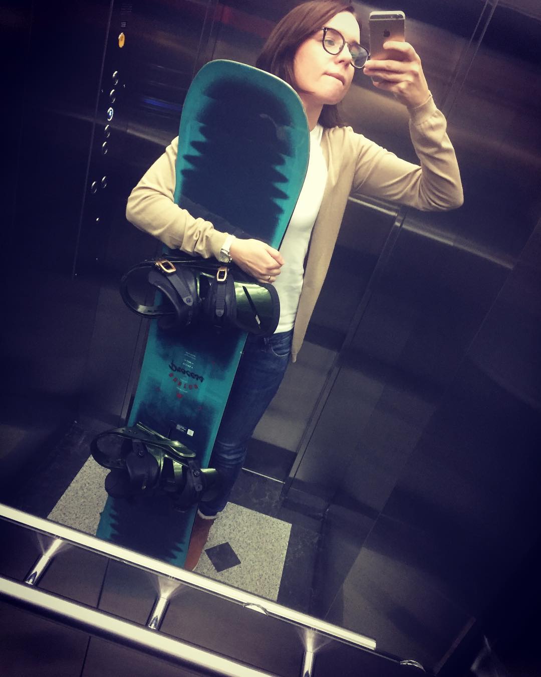 На Камчатке журналистка погибла, катаясь на снегоходе На Камчатке журналистка погибла, катаясь на снегоходе