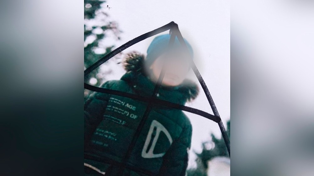 В Липецке в свежих могилах нашли перечеркнутые фотографии ребенка и конфеты В Липецке в свежих могилах нашли перечеркнутые фотографии ребенка и конфеты