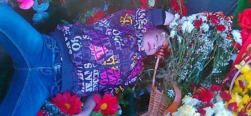 На Среднем Урале школьница устроила нетрезвую фотосессию на мемориале героям войны