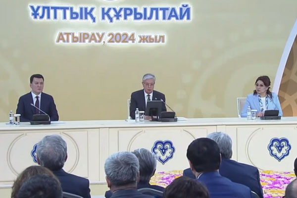 Президент Казахстана выступил против никабов, мечетей и практики похищения невест