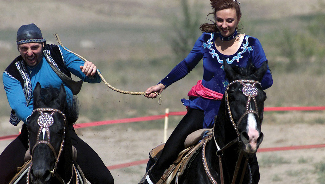 Джигиты Южного Урала предпримут третью попытку догнать девушку Джигиты Южного Урала предпримут третью попытку догнать девушку