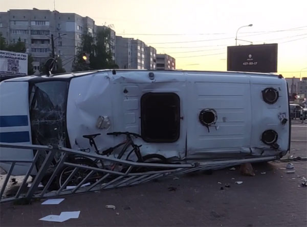 Массовое ДТП с полицейским авто и машиной скорой помощи произошло в Кстове. Видео | В Нижегородской области произошло массовое ДТП со скорой и полицейским авто Массовое ДТП с полицейским авто и машиной скорой помощи произошло в Кстове. Видео | В Нижегородской области произошло массовое ДТП со скорой и полицейским авто