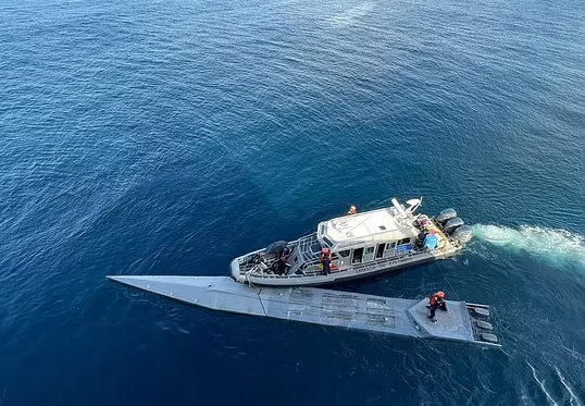 В Тихом океане выловили подлодку с тремя тоннами кокаина и двумя мертвецами