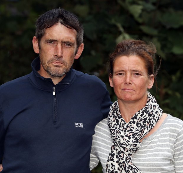 Безработная пара вырвала себе зубы, простояв несколько лет в очереди на лечение Безработная пара вырвала себе зубы, простояв несколько лет в очереди на лечение