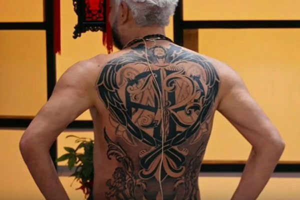 Киркоров набил татуировку на всю спину и сравнил себя с тинейджером 
