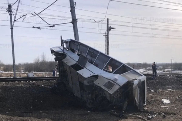 РЖД: близким погибших в ДТП под Ярославлем выплатят по 3 млн рублей | РЖД пообещали выплатить по 3 млн жертвам ДТП в Ярославской области