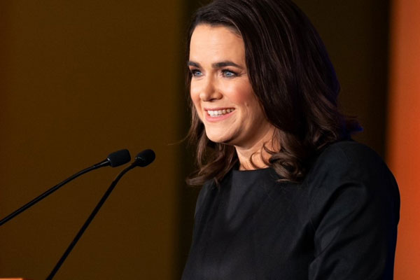 Парламент Венгрии отправил в отставку президента