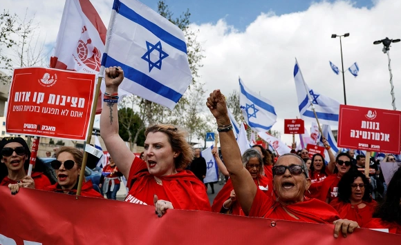 Премьер Израиля Нетаньяху решил заморозить судебную реформу из-за протестов