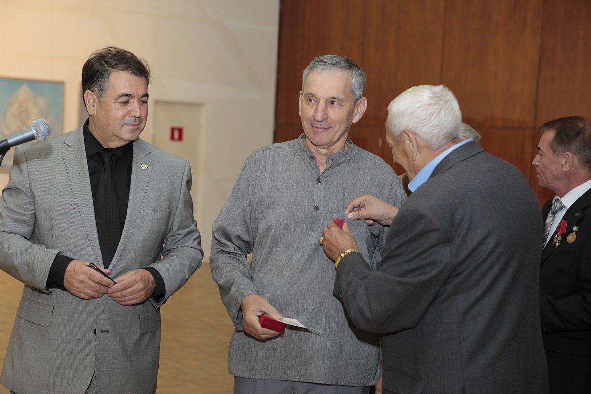 На Крымском Валу открылась выставка художников-однокашников На Крымском Валу открылась выставка художников-однокашников