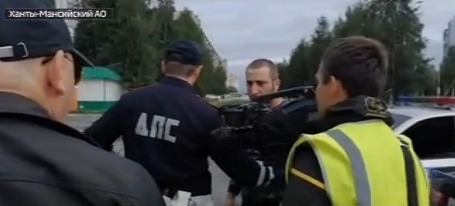 В Нижневартовске неадекватный участник ДТП напал на журналистов В Нижневартовске неадекватный участник ДТП напал на журналистов