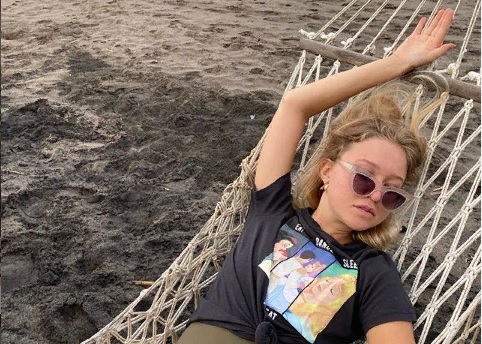 На Бали погибла 18-летняя блогер Анастасия Тропицель На Бали погибла 18-летняя блогер Анастасия Тропицель