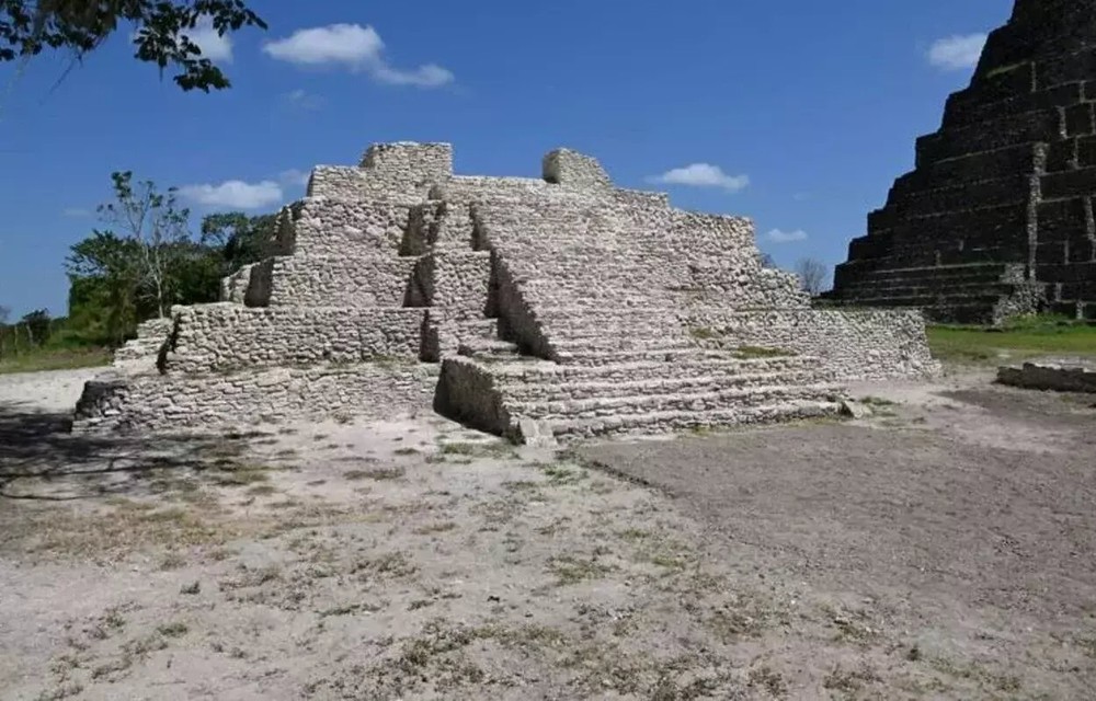 В пирамиде майя археологи нашли обезглавленные и расчленённые тела В пирамиде майя археологи нашли обезглавленные и расчленённые тела