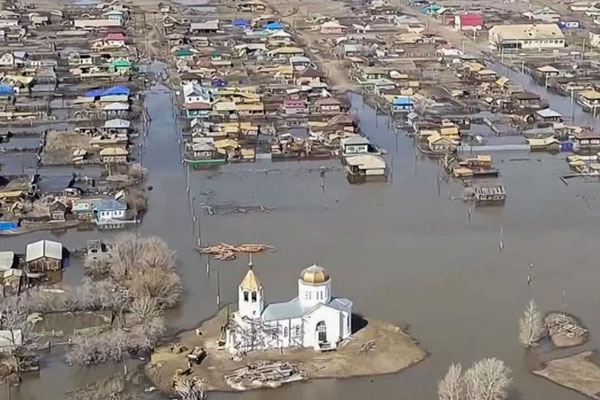 Курганская епархия: после облёта региона с иконой вода отступила, это чудо Божье | В РПЦ заявили, что после облёта Кургана с иконой вода начала отступать
