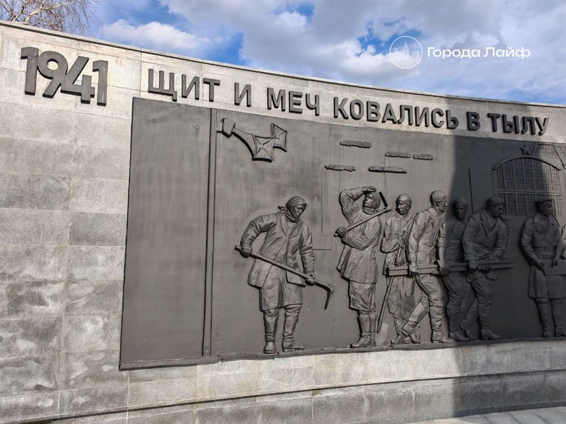 В Краснодаре студентки с иностранцами устроили дебош возле аллеи Памяти | Студенты вуза в Краснодаре выпивали и танцевали на аллее Памяти В Краснодаре студентки с иностранцами устроили дебош возле аллеи Памяти | Студенты вуза в Краснодаре выпивали и танцевали на аллее Памяти