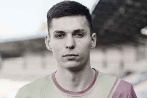 Молодой футболист Калмыков умер во время матча в подмосковном Подольске | Российский футболист умер прямо во время матча Молодой футболист Калмыков умер во время матча в подмосковном Подольске | Российский футболист умер прямо во время матча