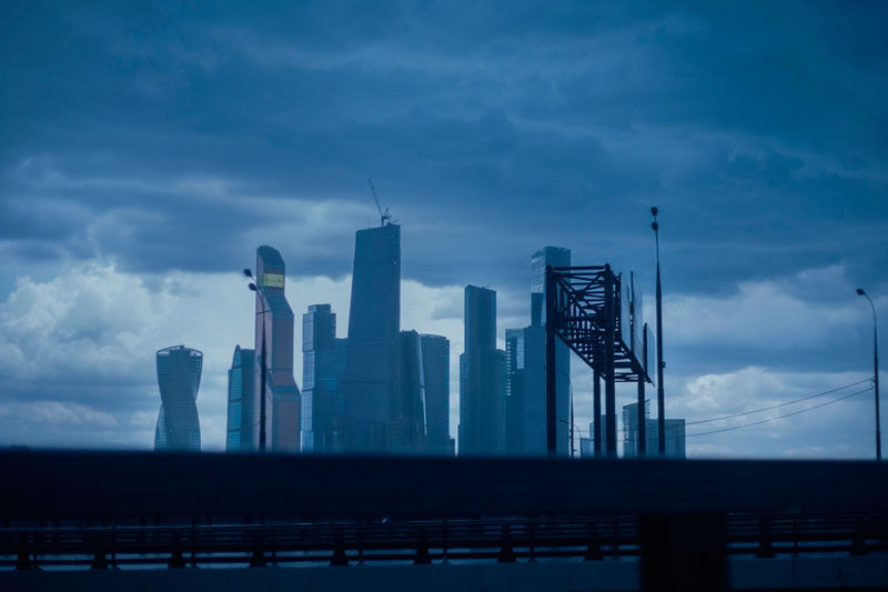 Москва в преддверии Дня Победы: перекрытия, сбои интернета и задержки рейсов | Москвичи жалуются на проблемы со связью и задержки самолетов Москва в преддверии Дня Победы: перекрытия, сбои интернета и задержки рейсов | Москвичи жалуются на проблемы со связью и задержки самолетов