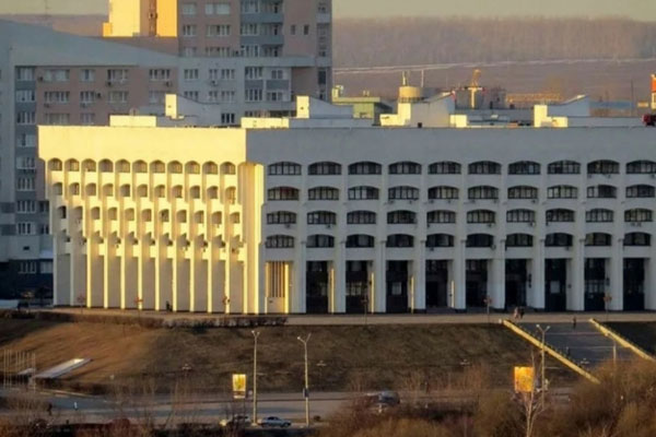 Во Владимире задержали мужчину, бросившего коктейль Молотова в правительство | Во Владимире мужчина кинул бутылку с зажигательной смесью в правительство Во Владимире задержали мужчину, бросившего коктейль Молотова в правительство | Во Владимире мужчина кинул бутылку с зажигательной смесью в правительство