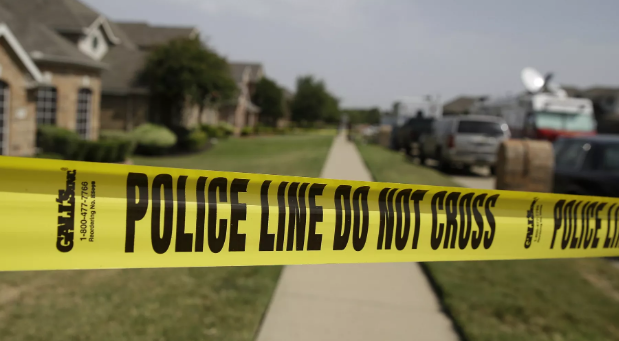 Трехлетняя девочка случайно застрелила четырехлетнюю сестру Трехлетняя девочка случайно застрелила четырехлетнюю сестру