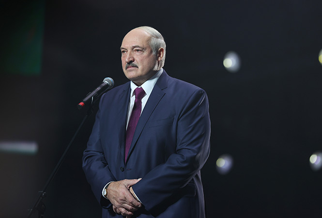 Лукашенко призвал остановить «безумных политиков» трёх государств Лукашенко призвал остановить «безумных политиков» трёх государств
